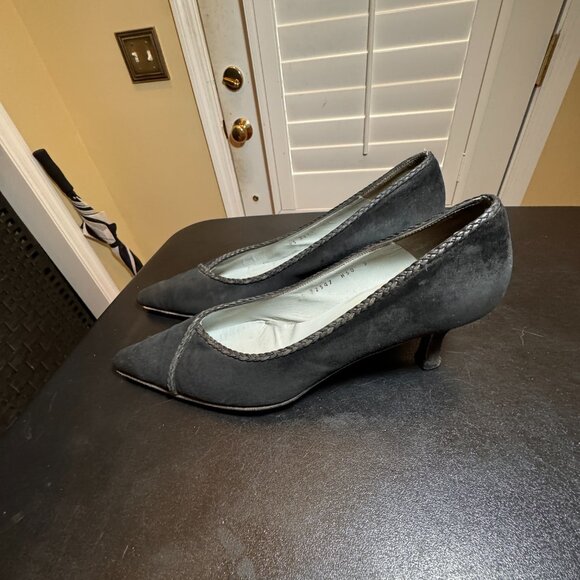 Ferragamo black suede size 9 pumps - Picture 2 of 11
